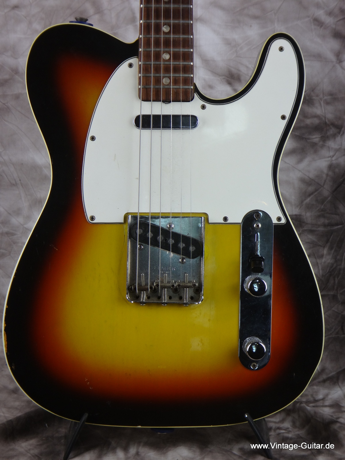 Fender_Telecaster_Custom-1966-sunburst-002.JPG