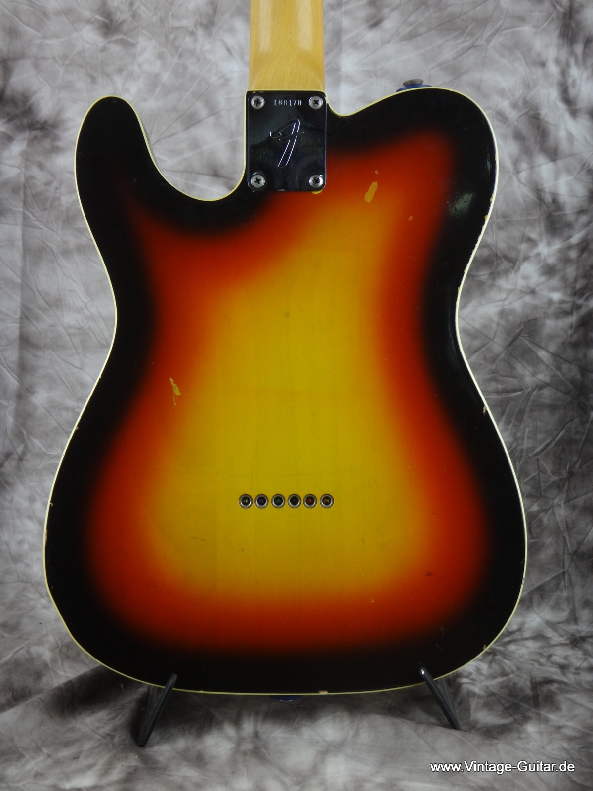 Fender_Telecaster_Custom-1966-sunburst-005.JPG