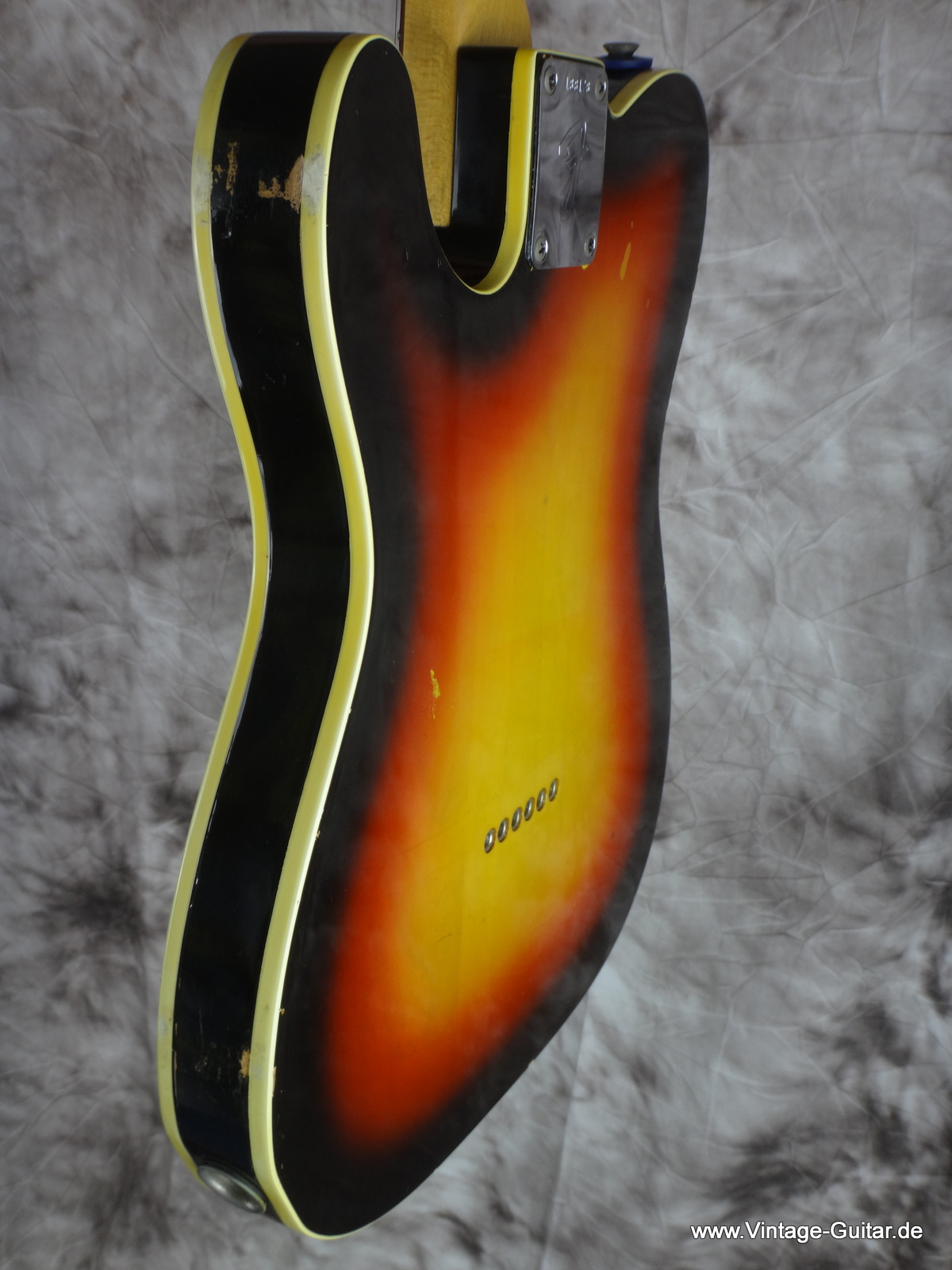 Fender_Telecaster_Custom-1966-sunburst-009.JPG