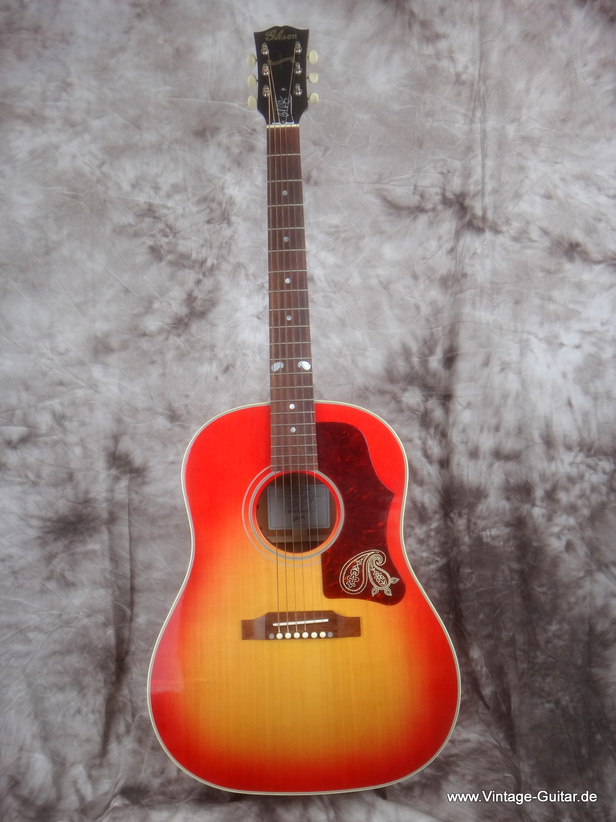 Gibson-J-45-Brad-Paisley-limited-edition-001.JPG