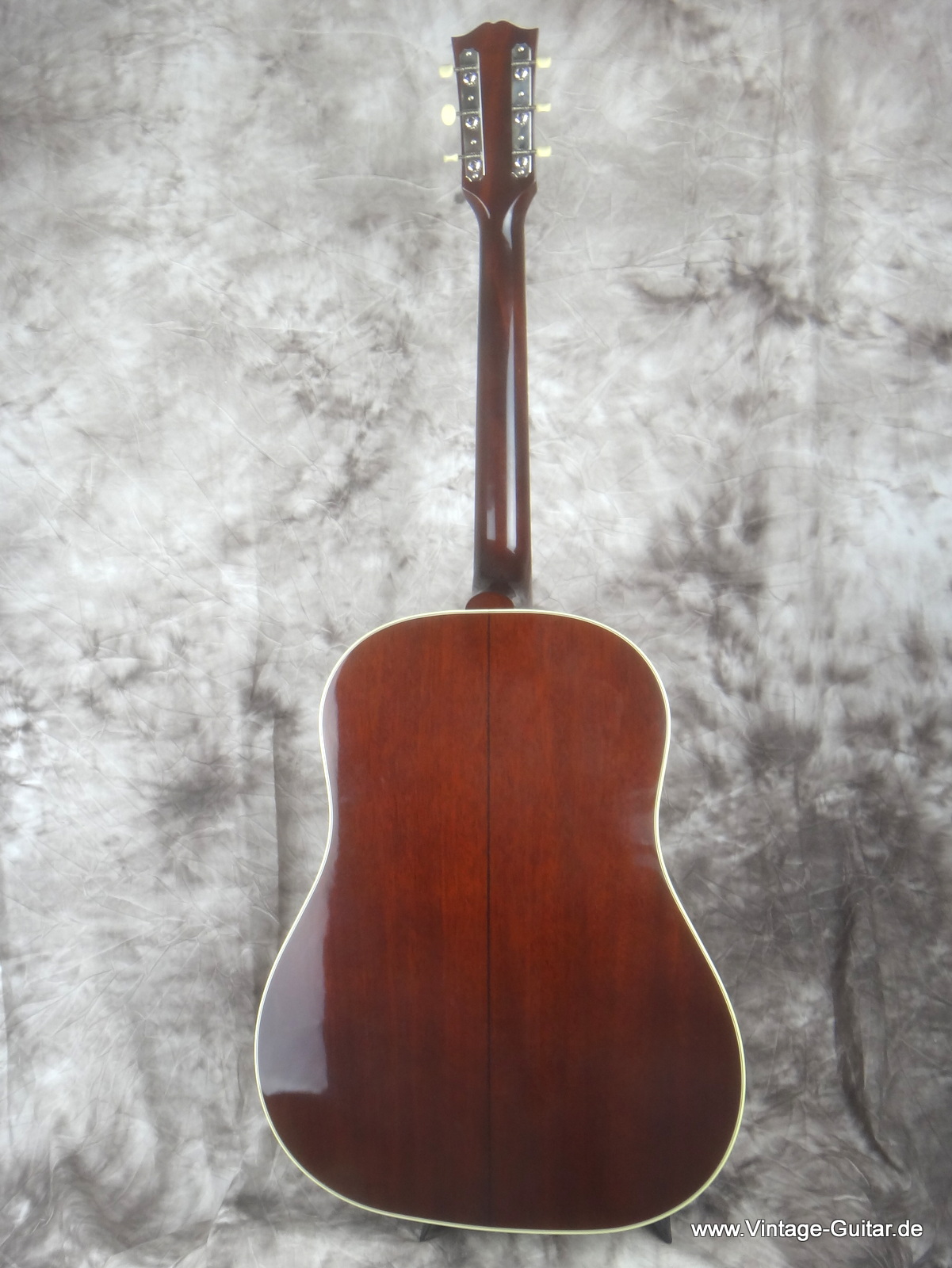Gibson-J-45-Brad-Paisley-limited-edition-003.JPG