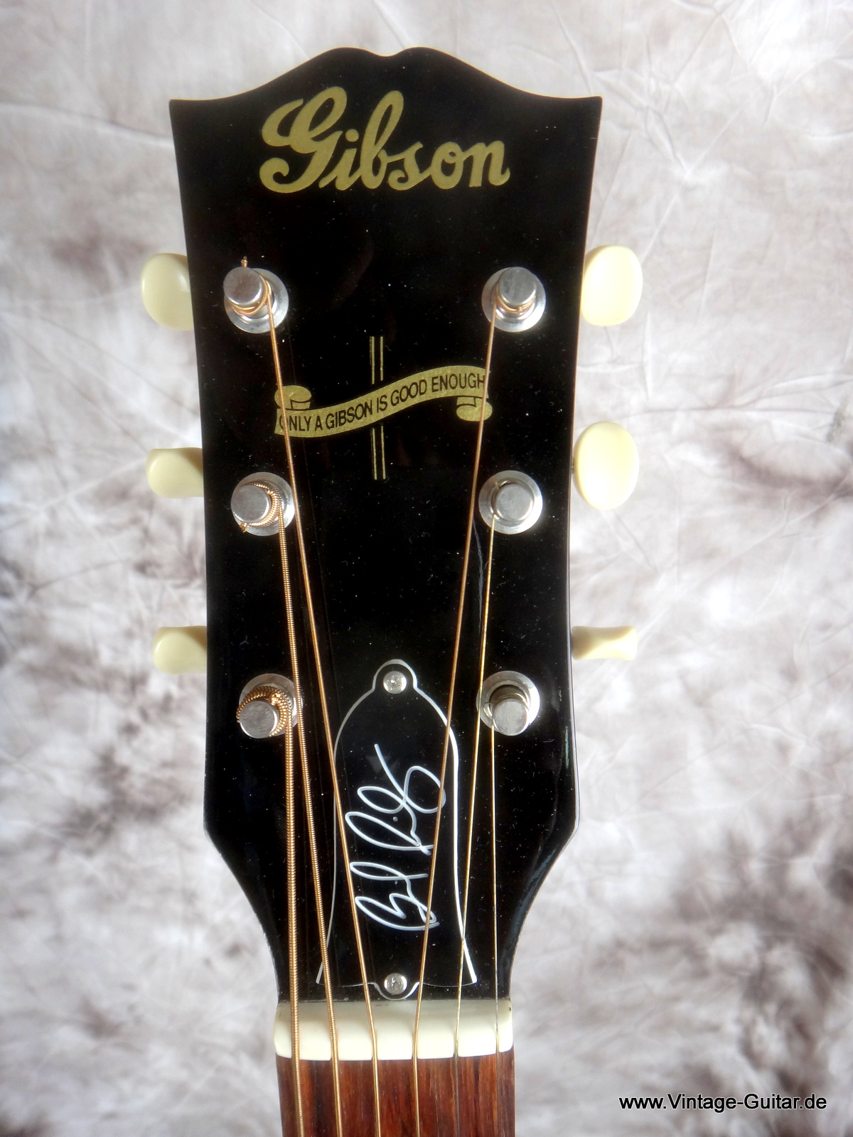 Gibson-J-45-Brad-Paisley-limited-edition-005.JPG