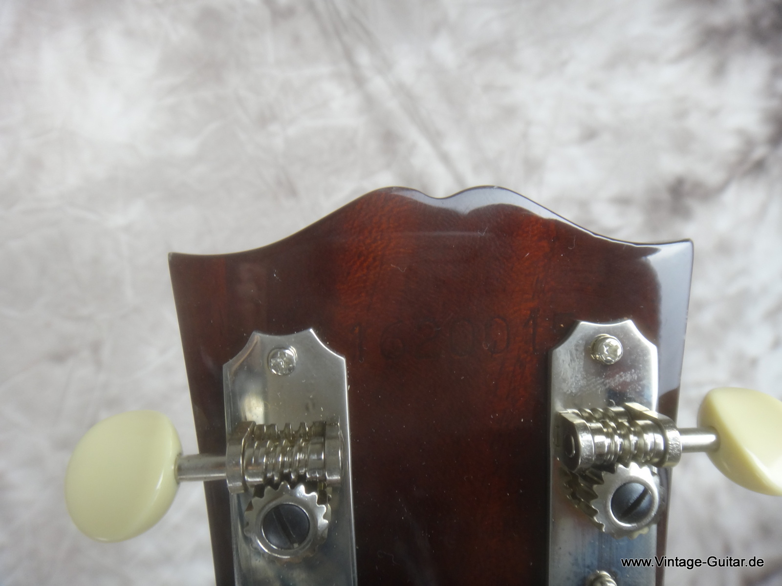 Gibson-J-45-Brad-Paisley-limited-edition-008.JPG