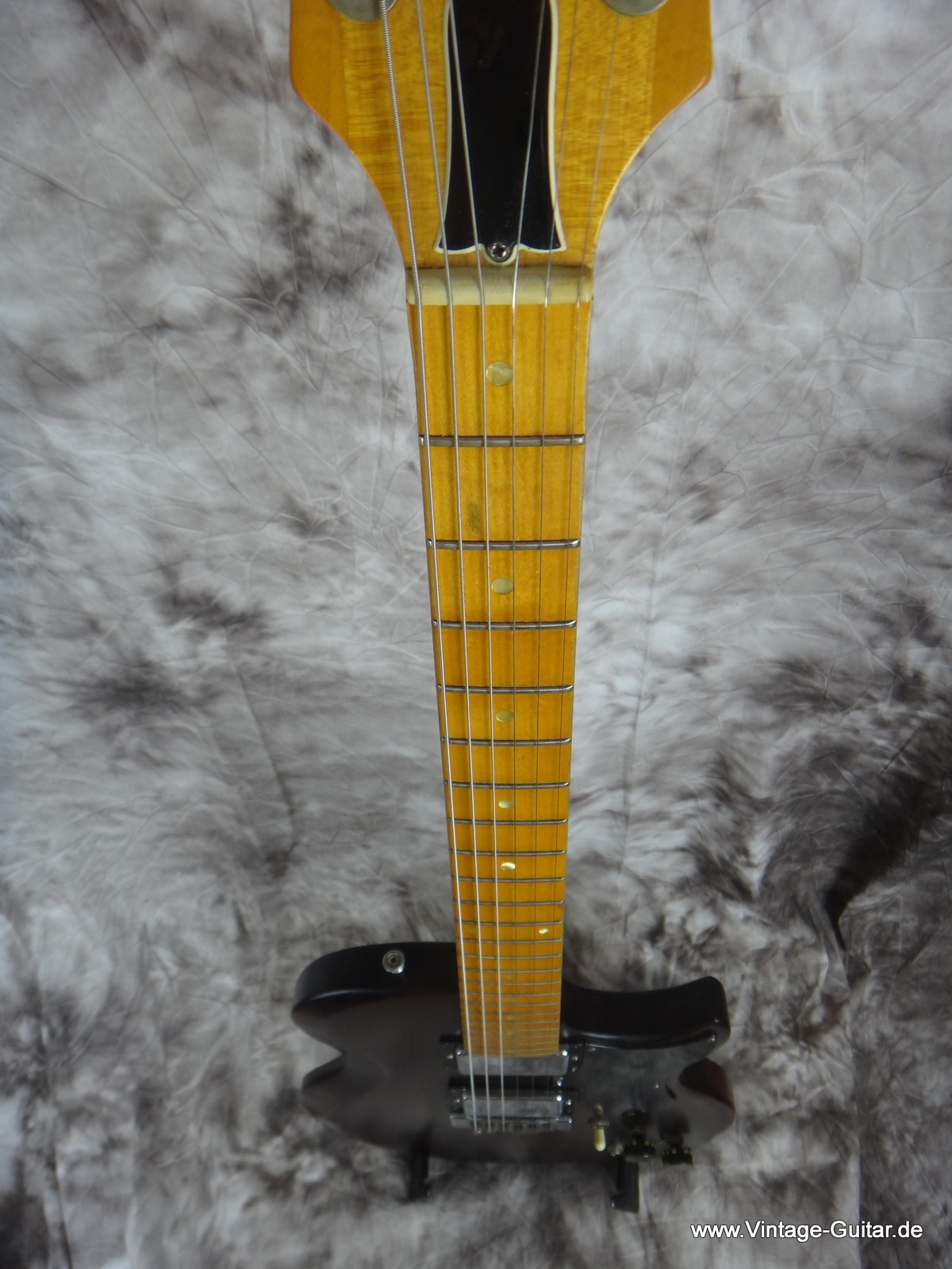 Gibson-L-6S-1974-004.JPG