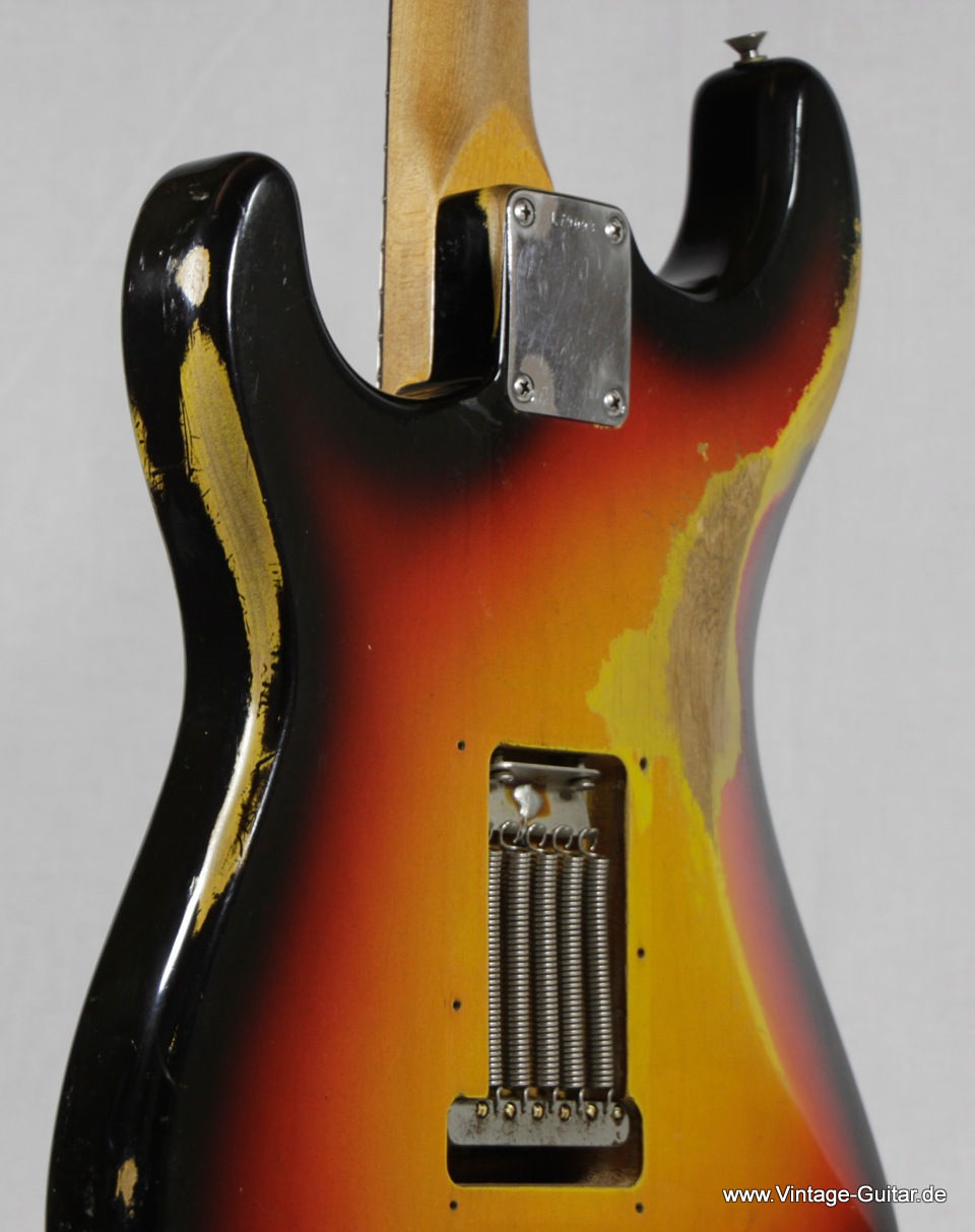 Fender_Stratocaster-sunburst_1965-CBS-004.jpg