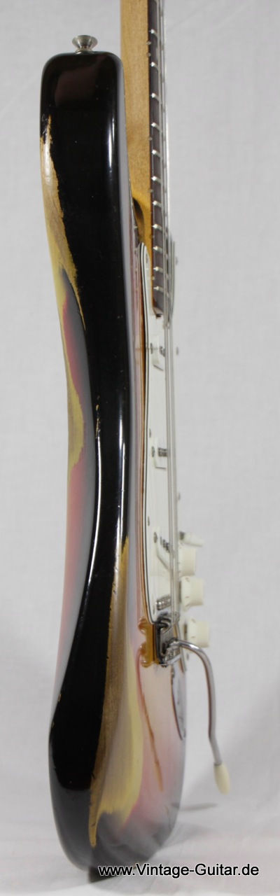Fender_Stratocaster-sunburst_1965-CBS-009.jpg