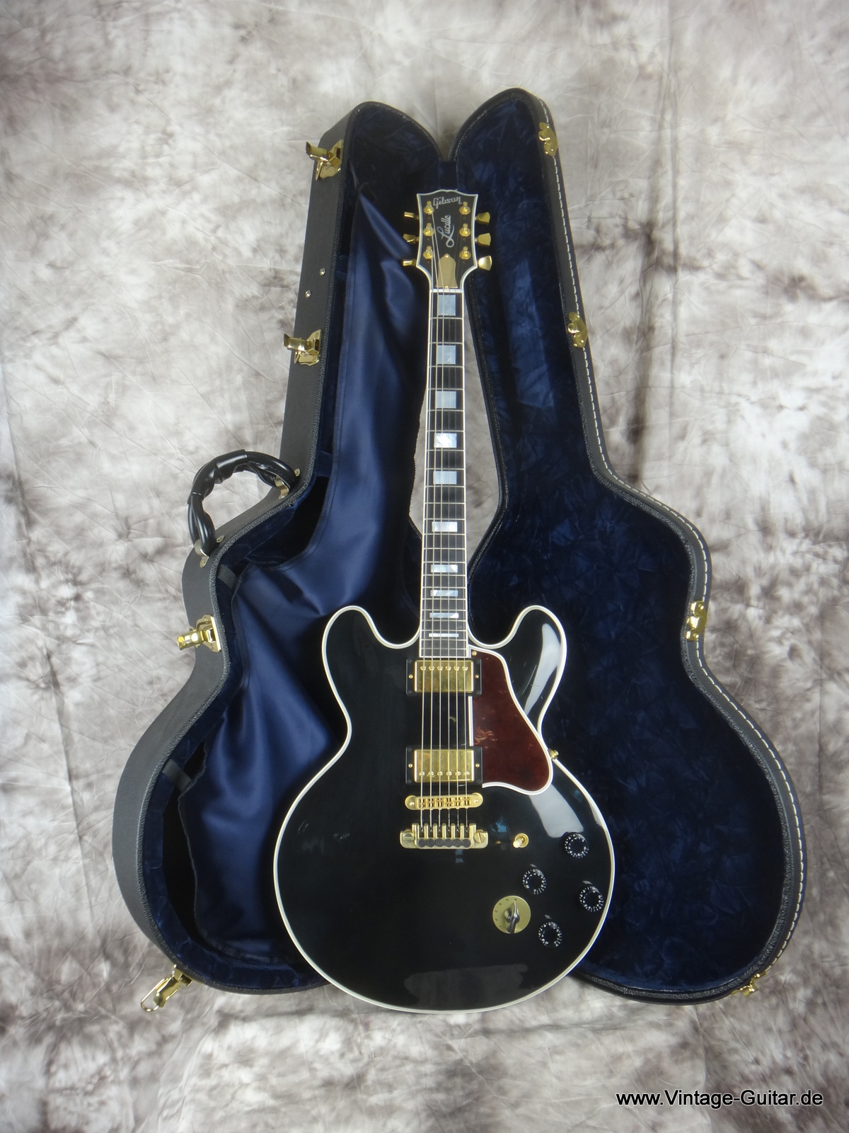 Gibson_Lucille-B-B-King-ES-355-black-001.JPG