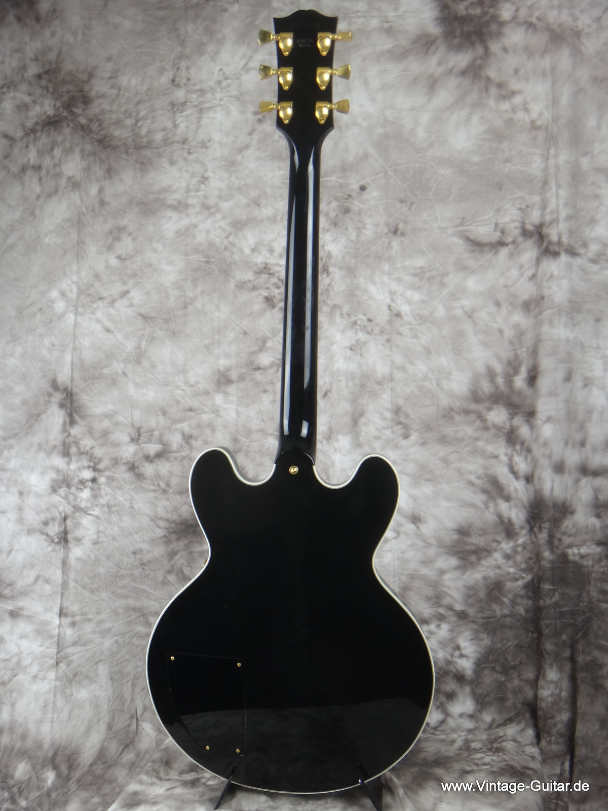 Gibson_Lucille-B-B-King-ES-355-black-003.JPG
