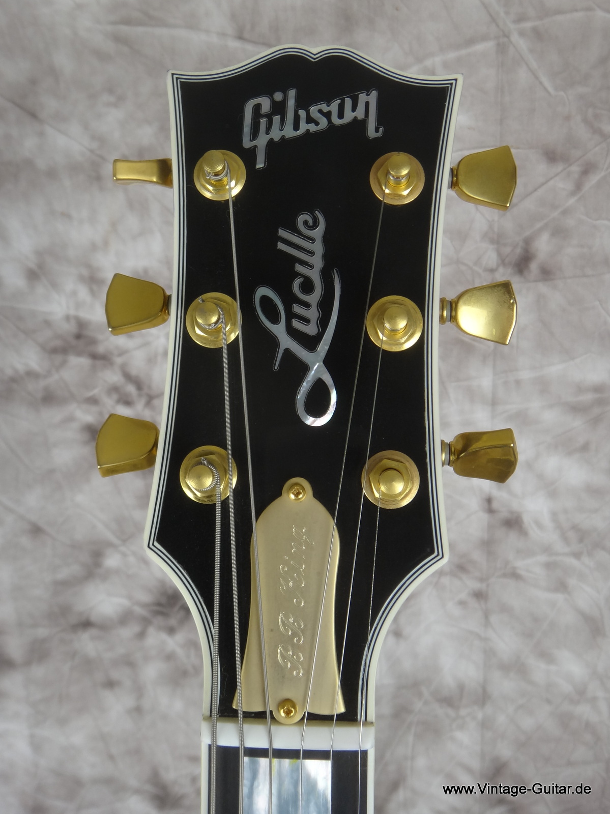Gibson_Lucille-B-B-King-ES-355-black-005.JPG