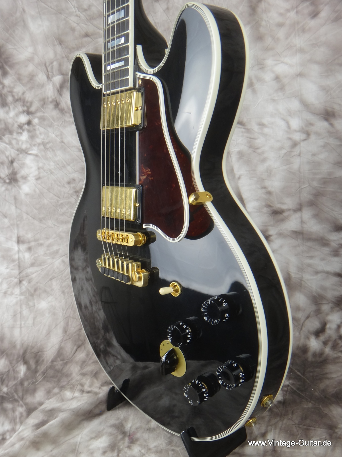 Gibson_Lucille-B-B-King-ES-355-black-007.JPG