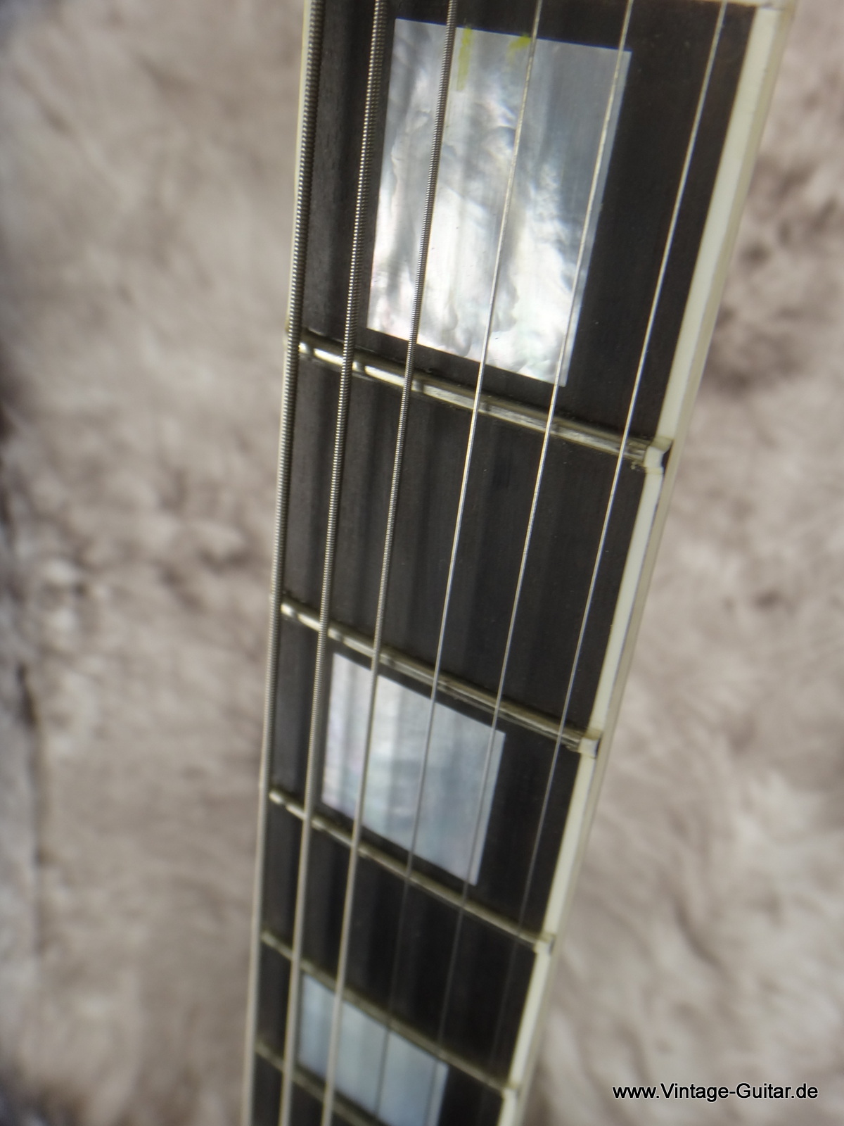 Gibson_Lucille-B-B-King-ES-355-black-008.JPG
