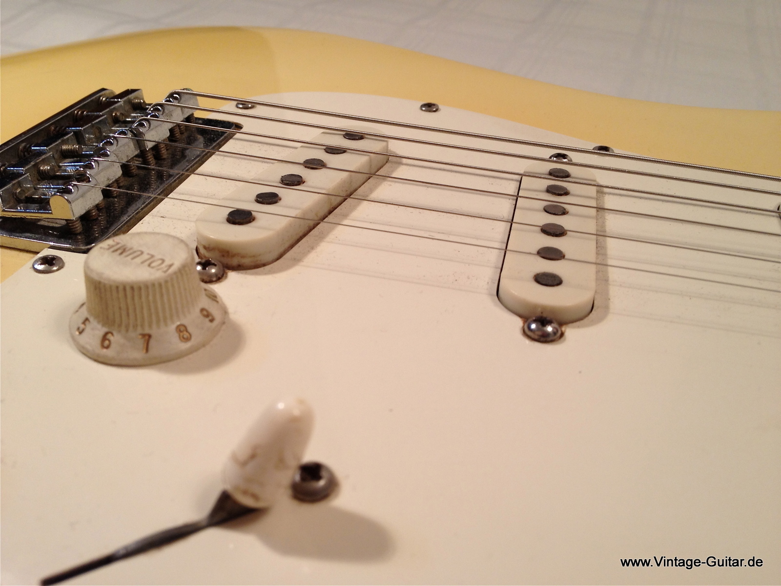 Fender-Stratocaster-1975-hardtail-olympic-white-008.jpg