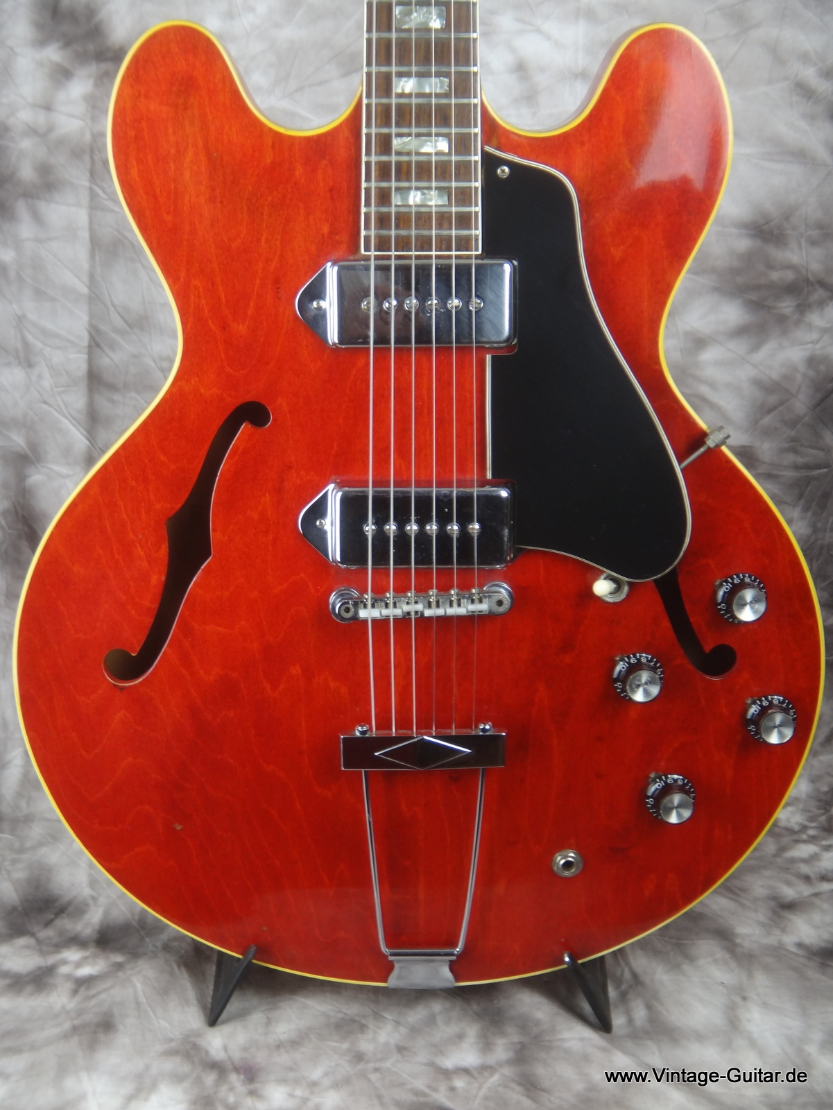 Gibson-ES-330_cherry-1967-002.JPG