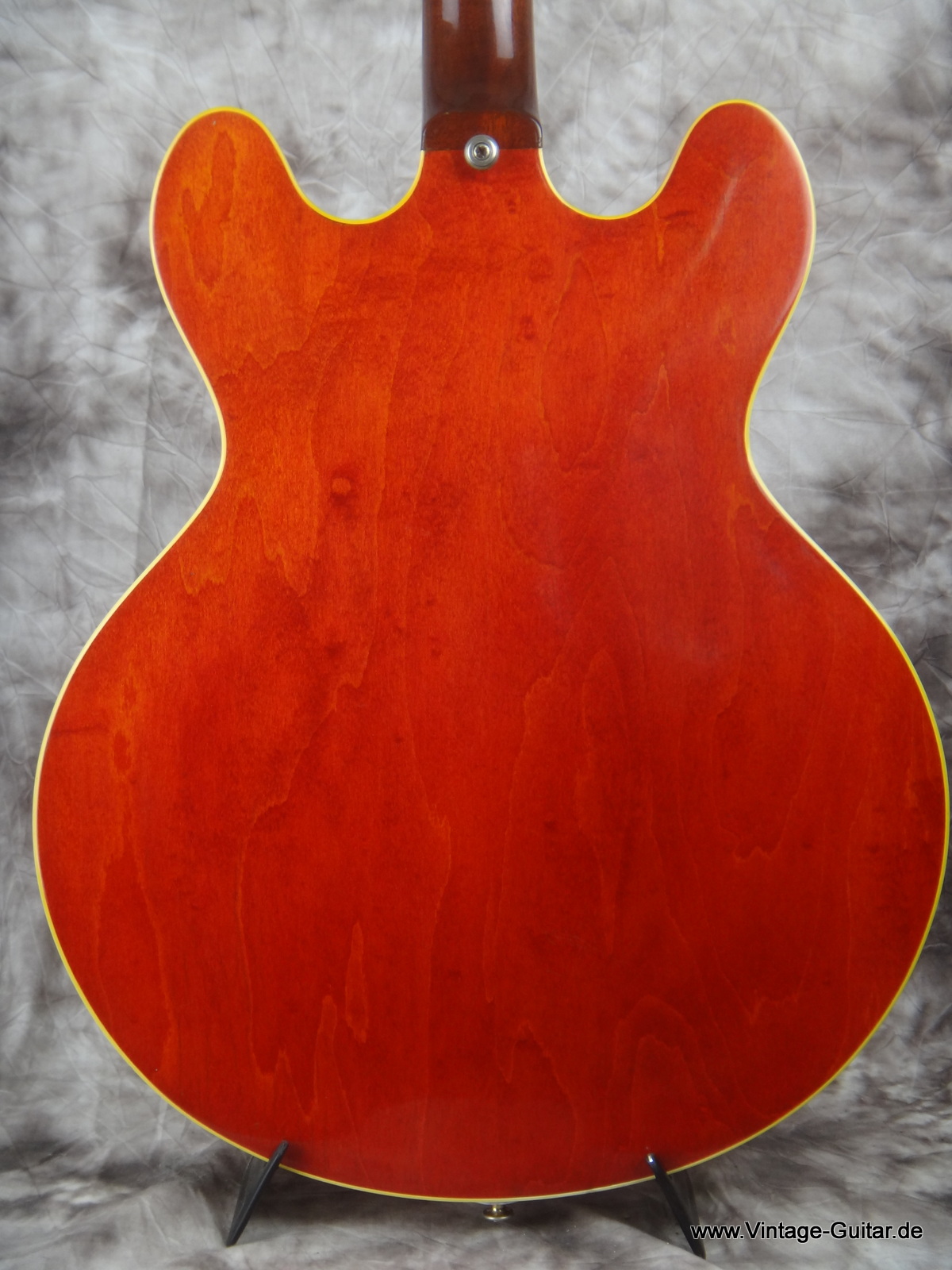 Gibson-ES-330_cherry-1967-004.JPG