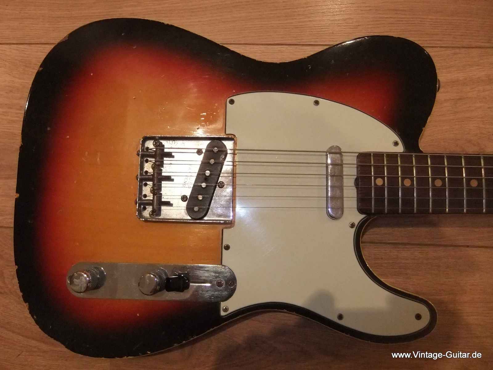 Telecaster_Fender-Custom-brown-case-sunburst-1962-002.jpg