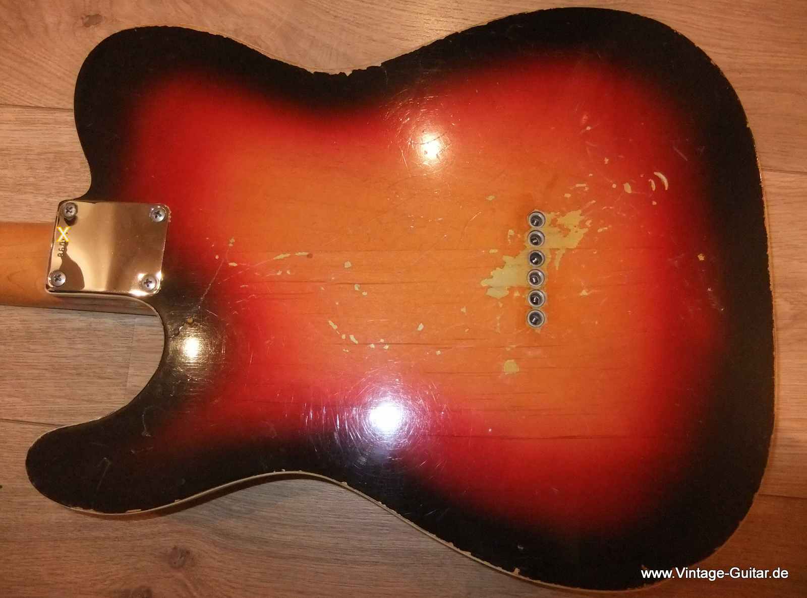 Telecaster_Fender-Custom-brown-case-sunburst-1962-003.jpg