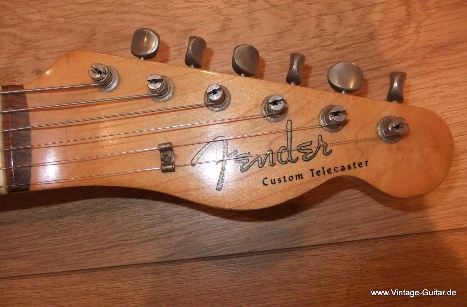 Telecaster_Fender-Custom-brown-case-sunburst-1962-004.jpg