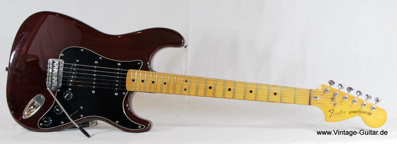 Fender_Startocaster-Translucent-red-1979-001.jpg