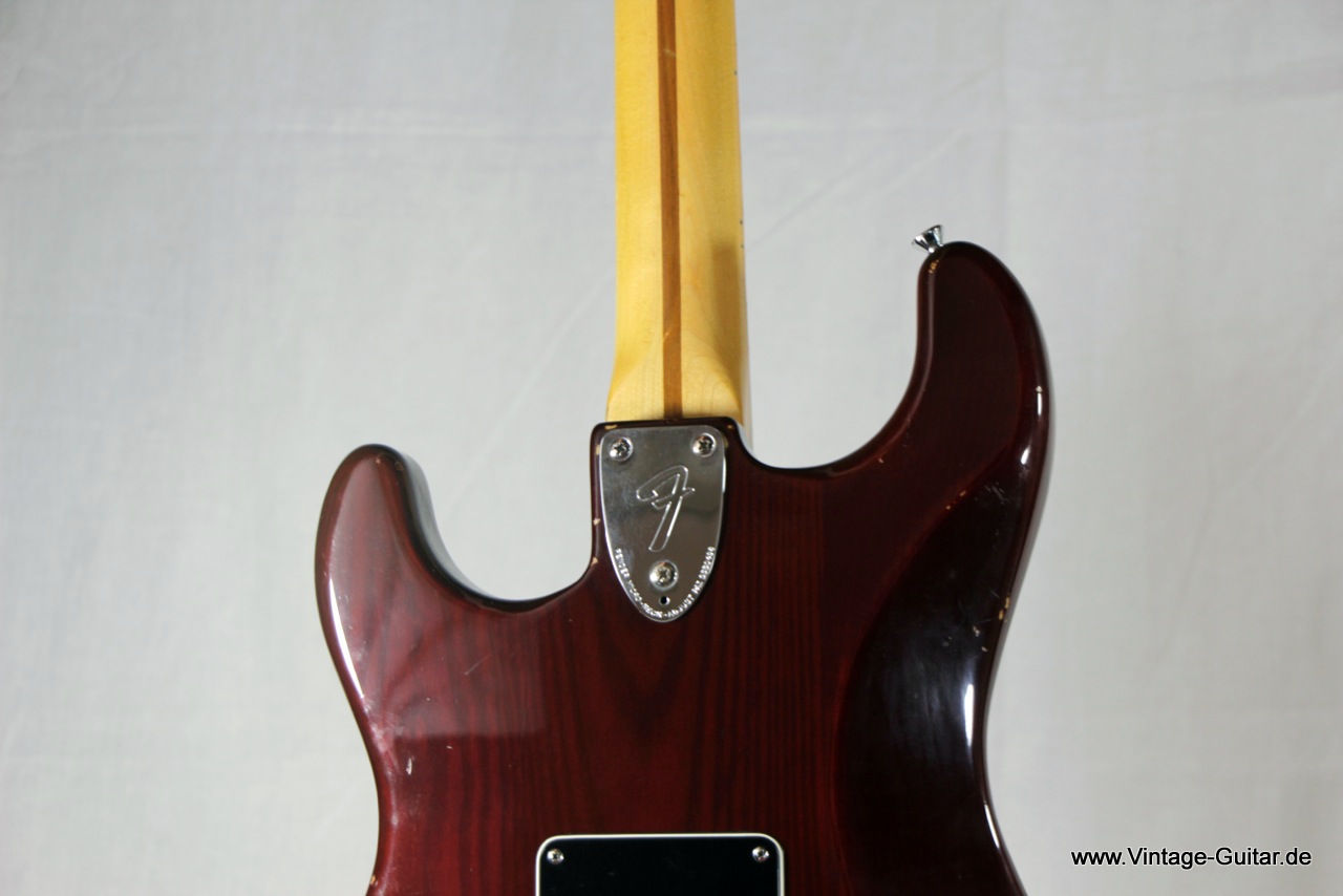 Fender_Startocaster-Translucent-red-1979-004.jpg