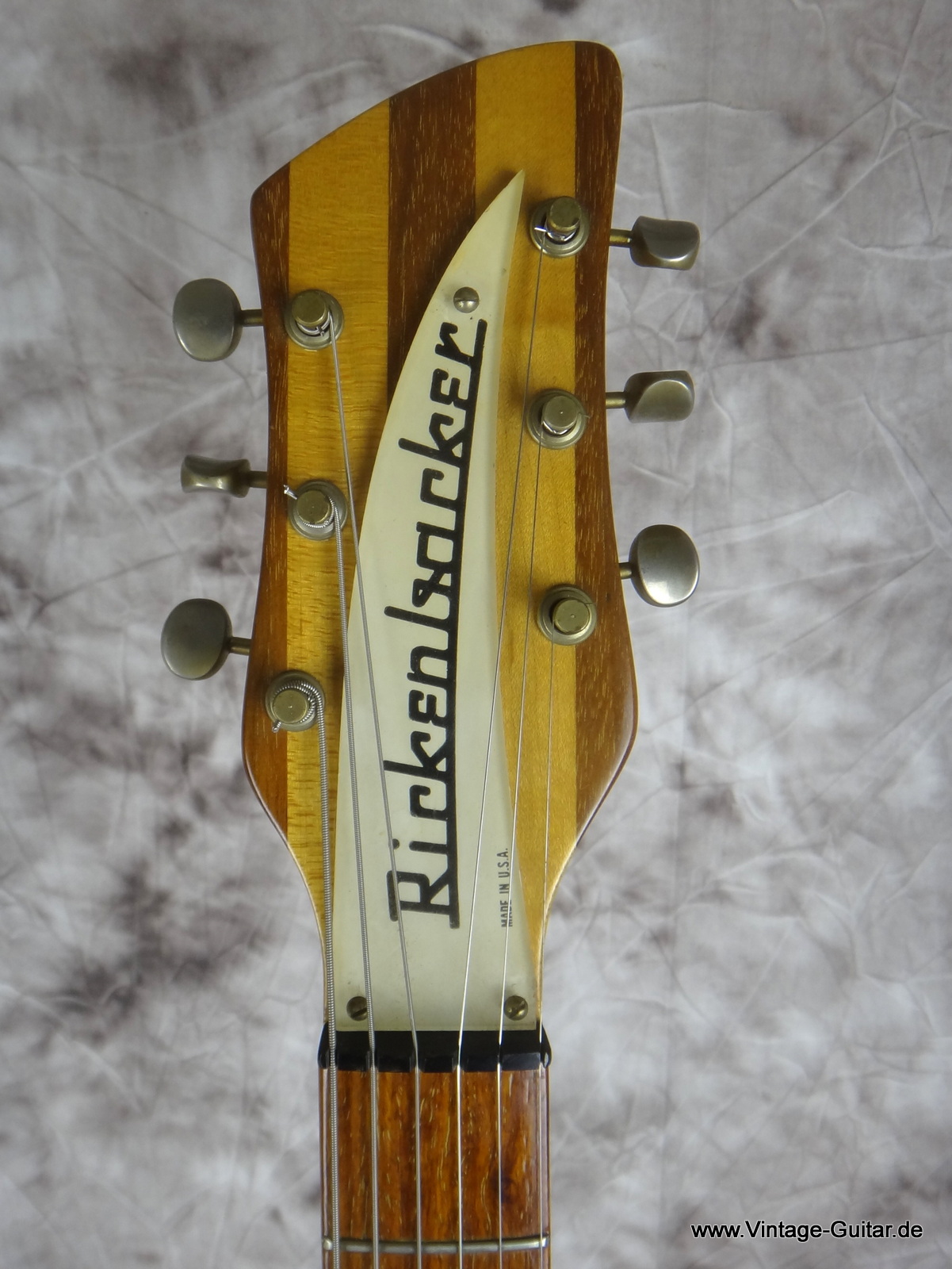 Rickenbacker-Model-335_natural-maple-glo-1967-003.JPG
