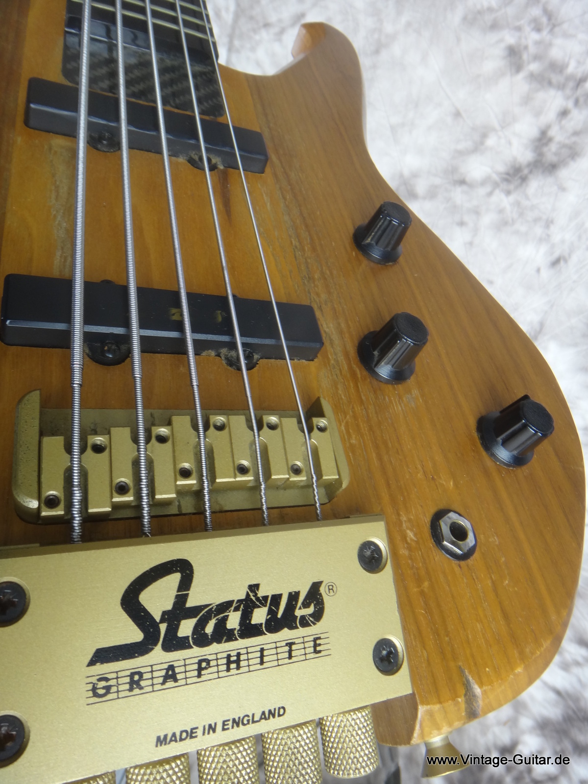 Status-Energy-5-String-Bass-Graphite-Neck-005.JPG