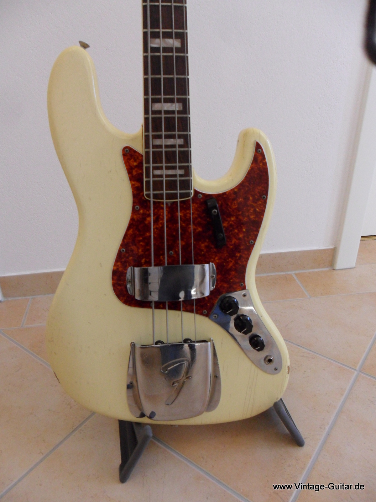 Fender-Jazz-Bass_1972-olympic_white-001.JPG