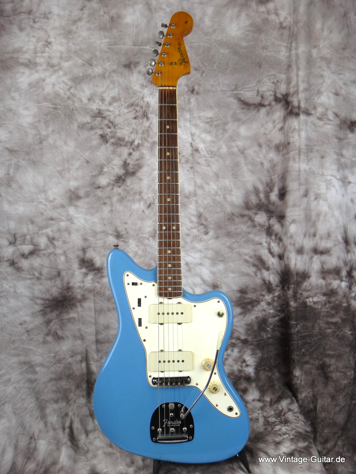 Fender_Jazzmaster-1966_blue-refinished-001.JPG