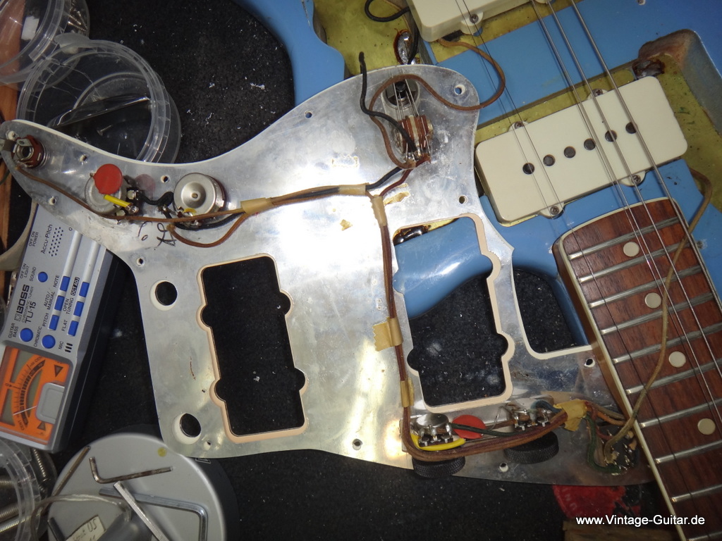 Fender_Jazzmaster-1966_blue-refinished-010.JPG