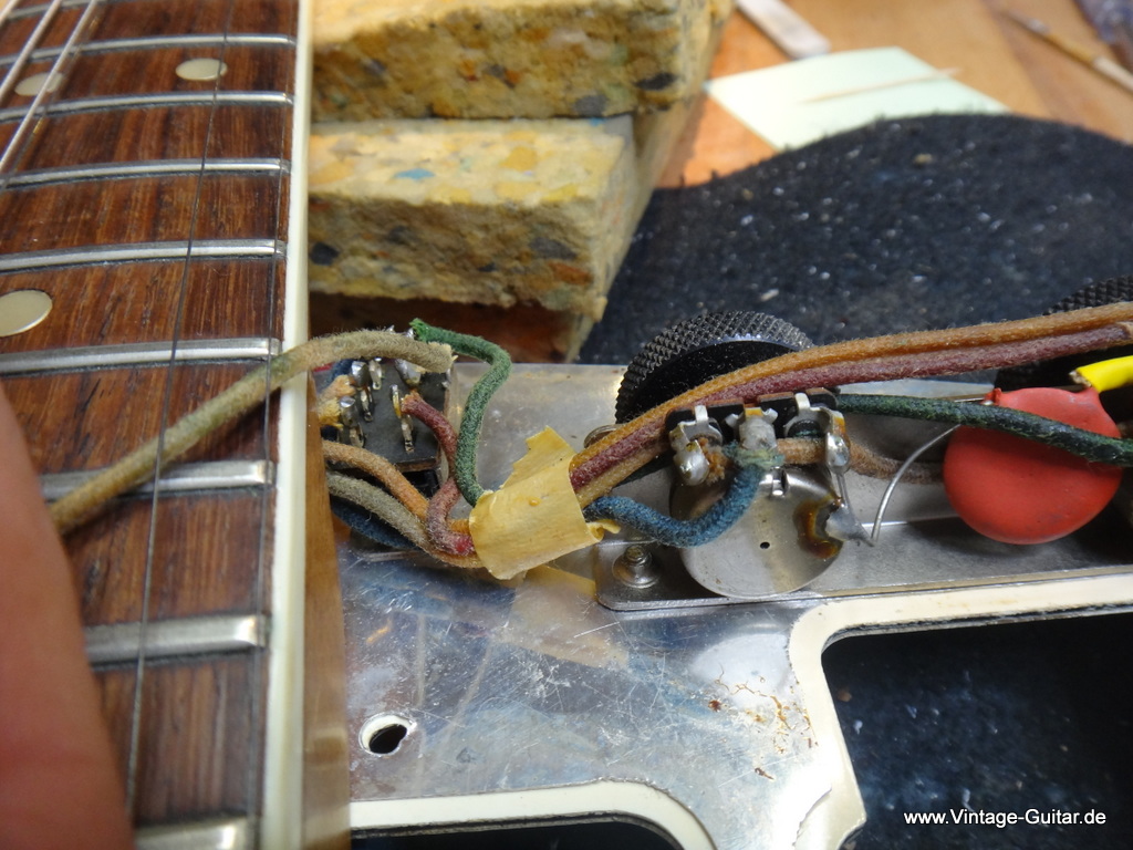 Fender_Jazzmaster-1966_blue-refinished-011.JPG