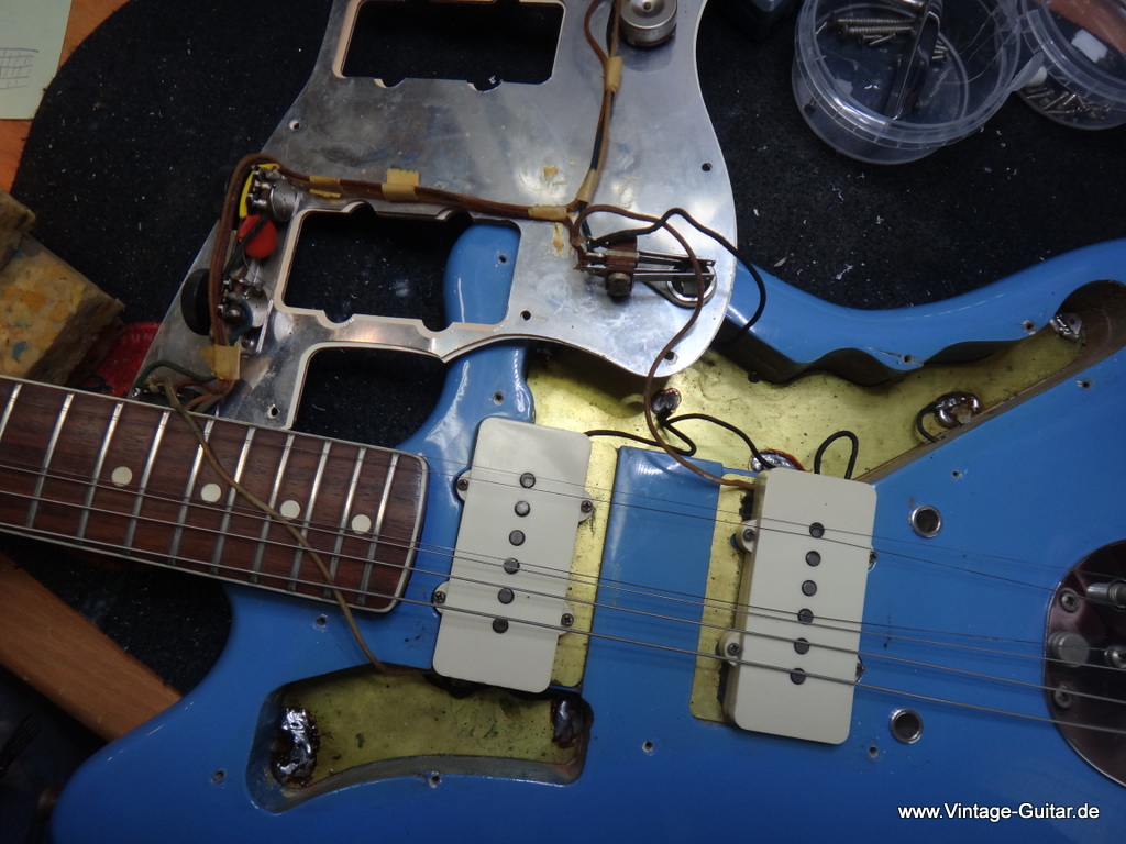 Fender_Jazzmaster-1966_blue-refinished-013.JPG