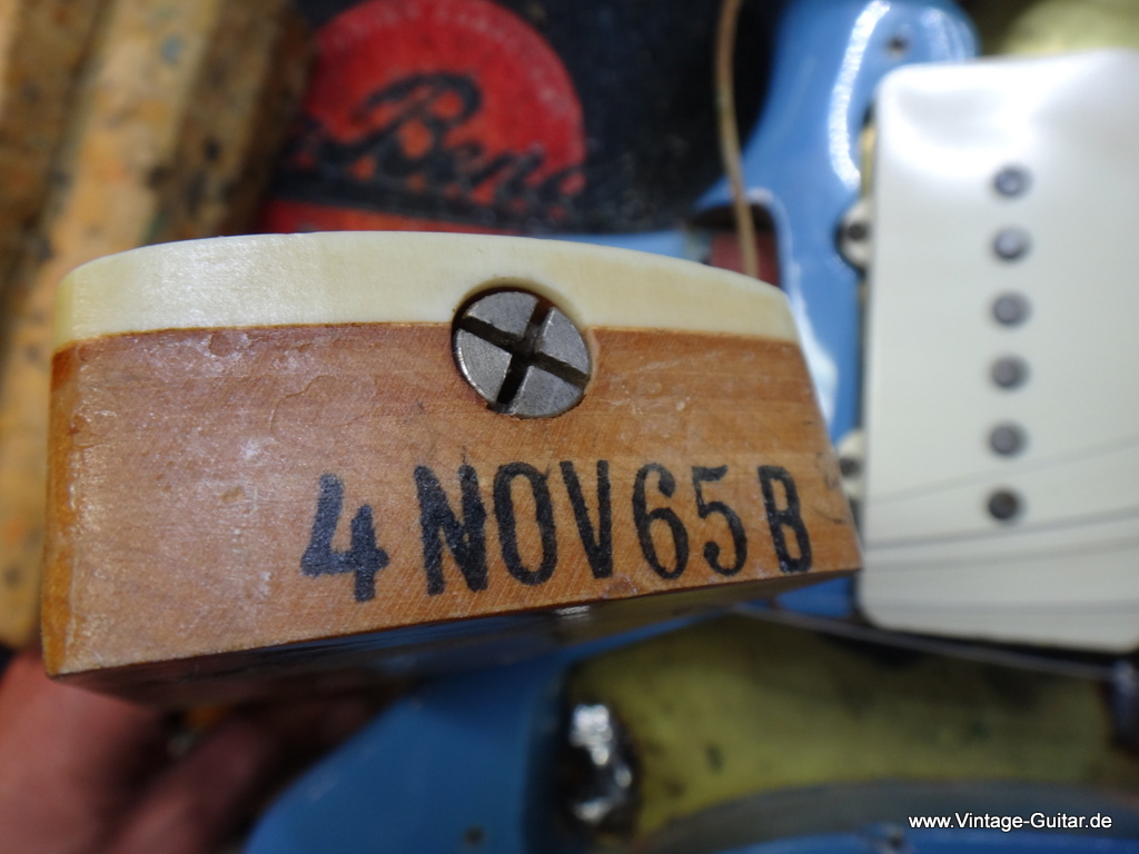 Fender_Jazzmaster-1966_blue-refinished-015.JPG
