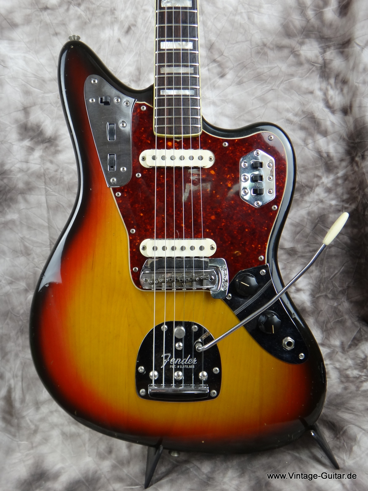Fender_Jaguar-1973_sunburst-010.JPG