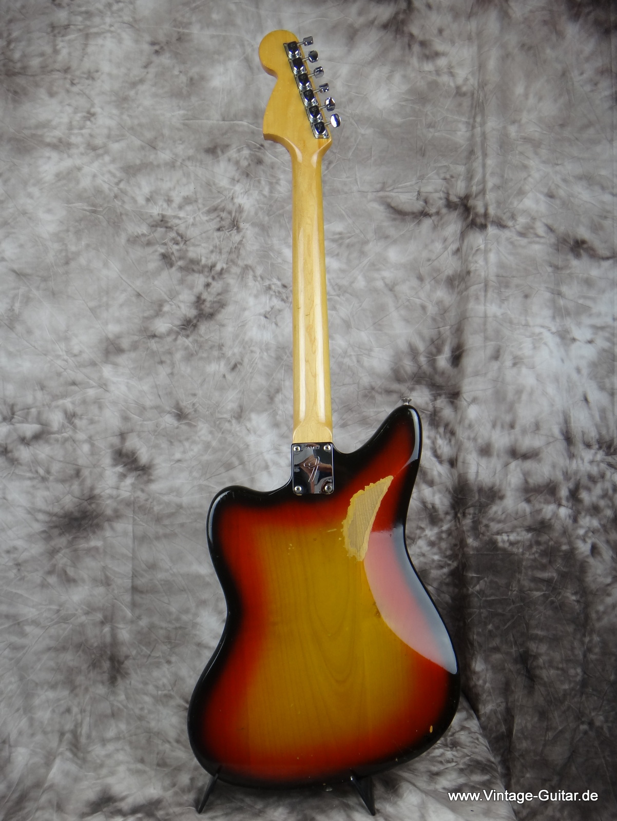 Fender_Jaguar-1973_sunburst-011.JPG