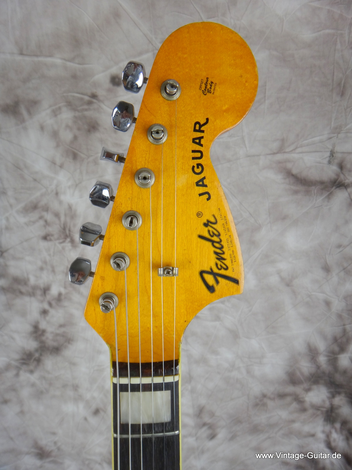 Fender_Jaguar-1973_sunburst-013.JPG