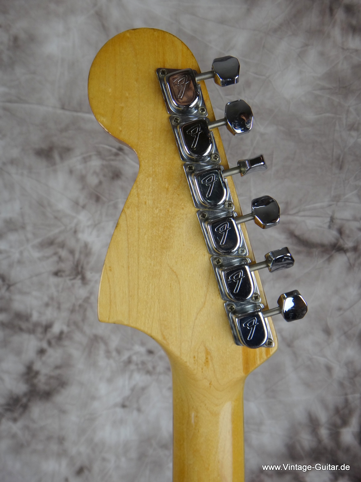 Fender_Jaguar-1973_sunburst-014.JPG