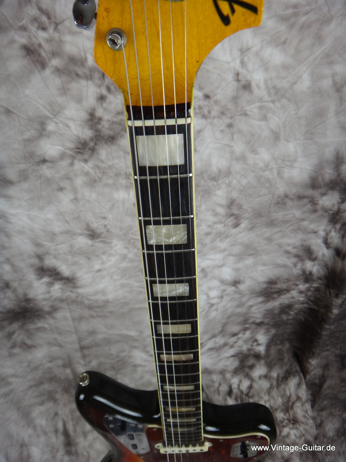 Fender_Jaguar-1973_sunburst-016.JPG