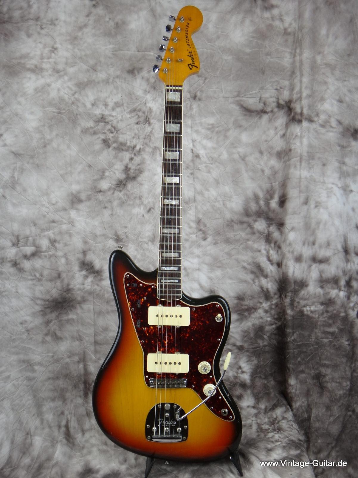 Fender-Jazzmaster-sunburst_1969-001.JPG