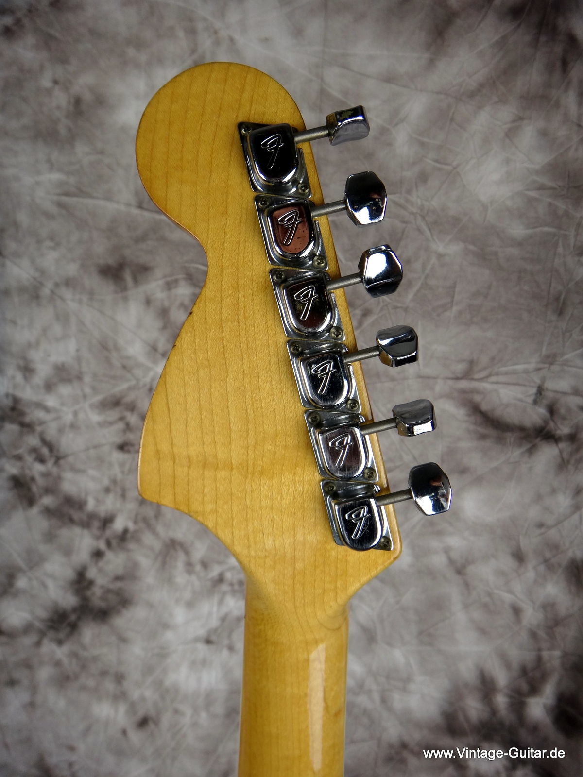 Fender-Jazzmaster-sunburst_1969-006.JPG