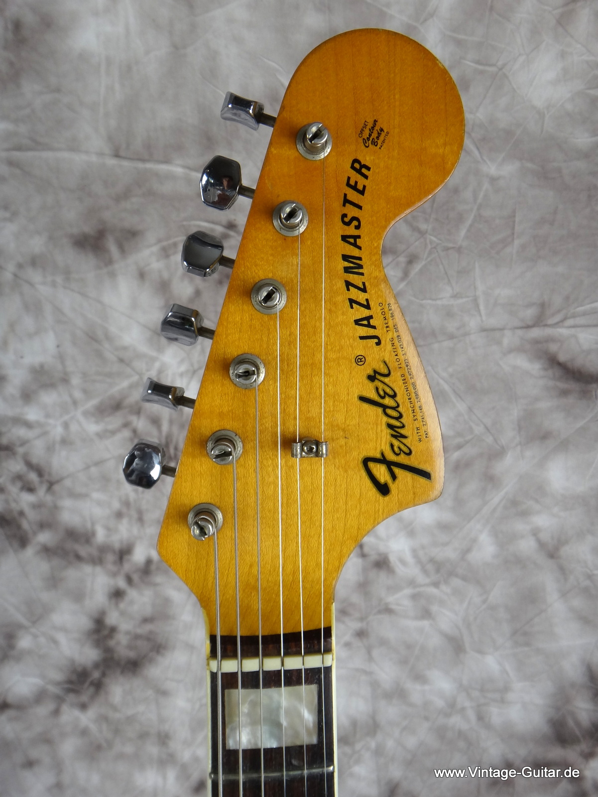 Fender-Jazzmaster-sunburst_1969-011.JPG