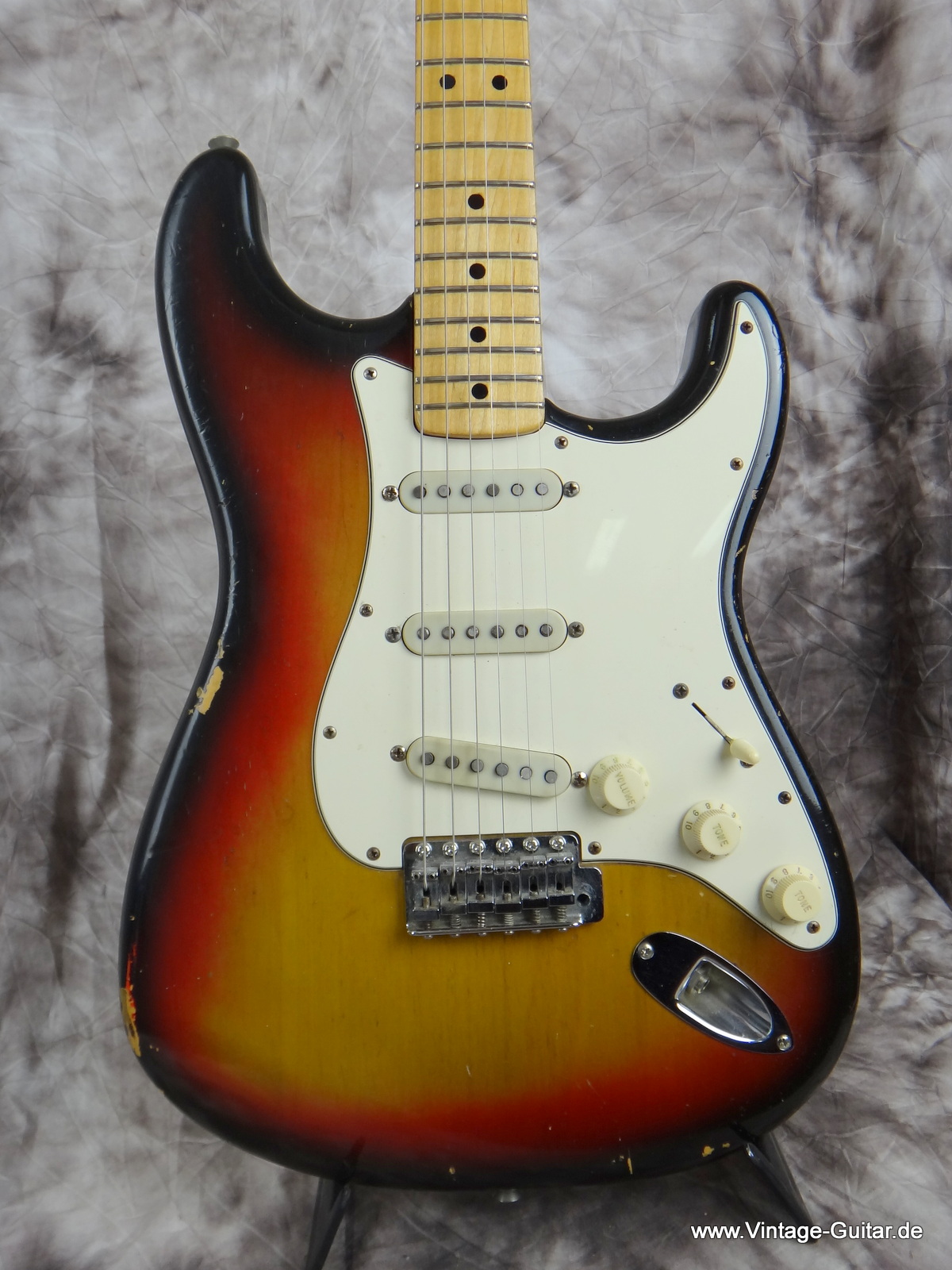 Fender_Stratocaster_1974-sunburst-010.JPG