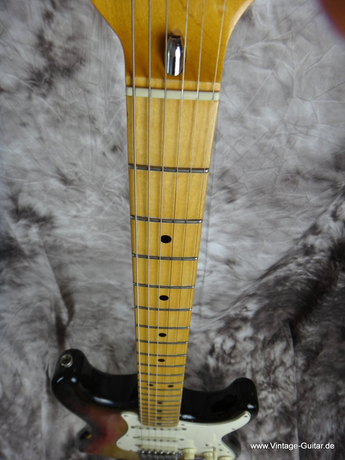 Fender_Stratocaster_1974-sunburst-015.JPG