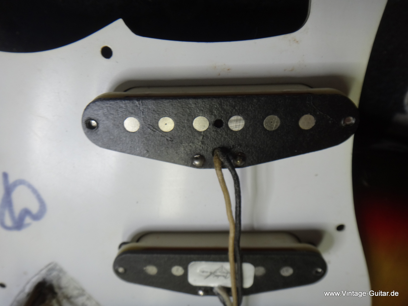 Fender_Stratocaster_1974-sunburst-020.JPG