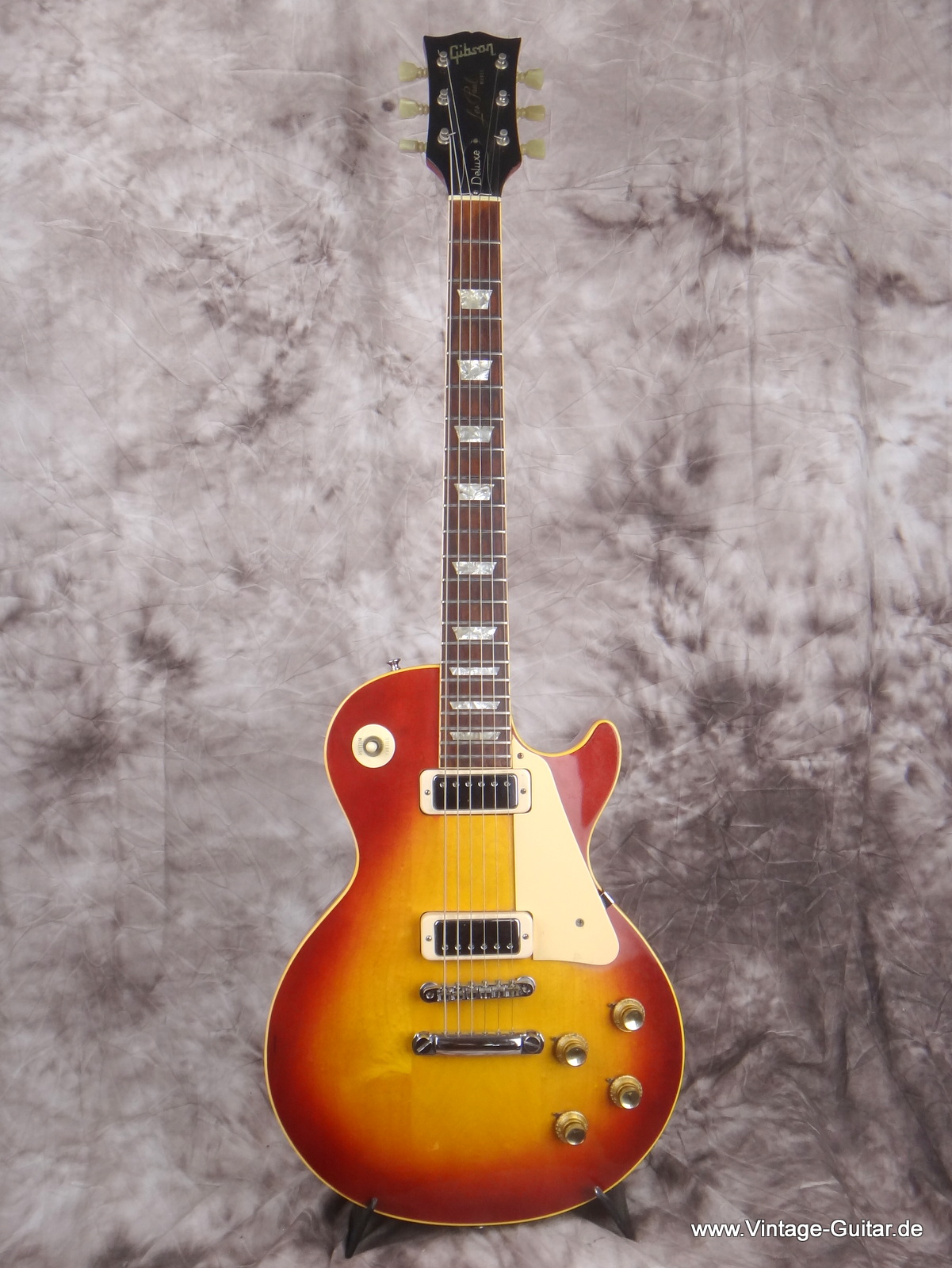 Gibson_Les_Paul-Deluxe-cherry-burst-1972-001.JPG