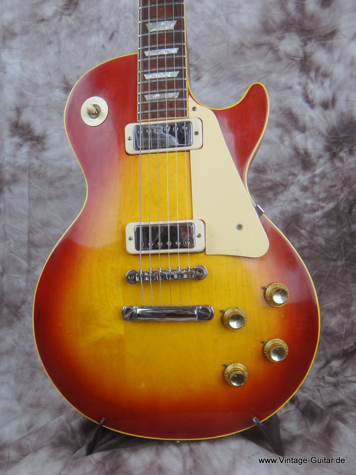 Gibson_Les_Paul-Deluxe-cherry-burst-1972-002.JPG