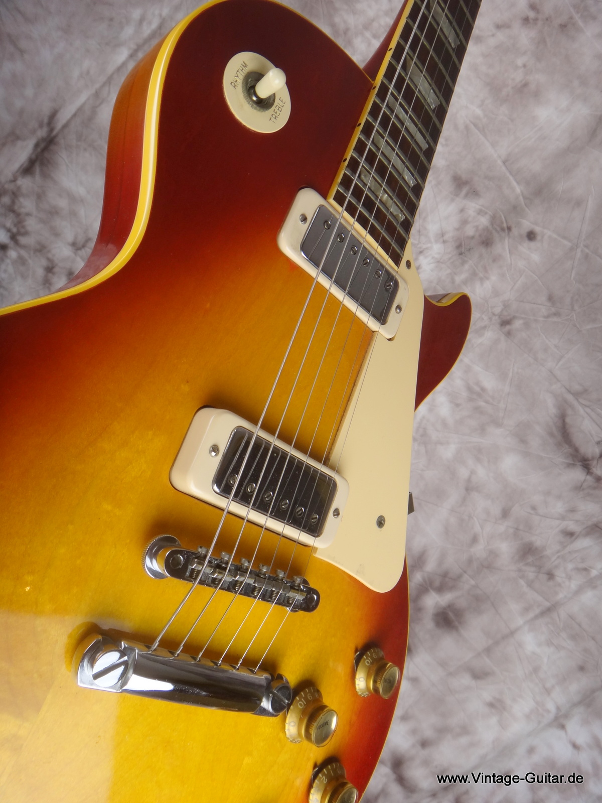 Gibson_Les_Paul-Deluxe-cherry-burst-1972-008.JPG