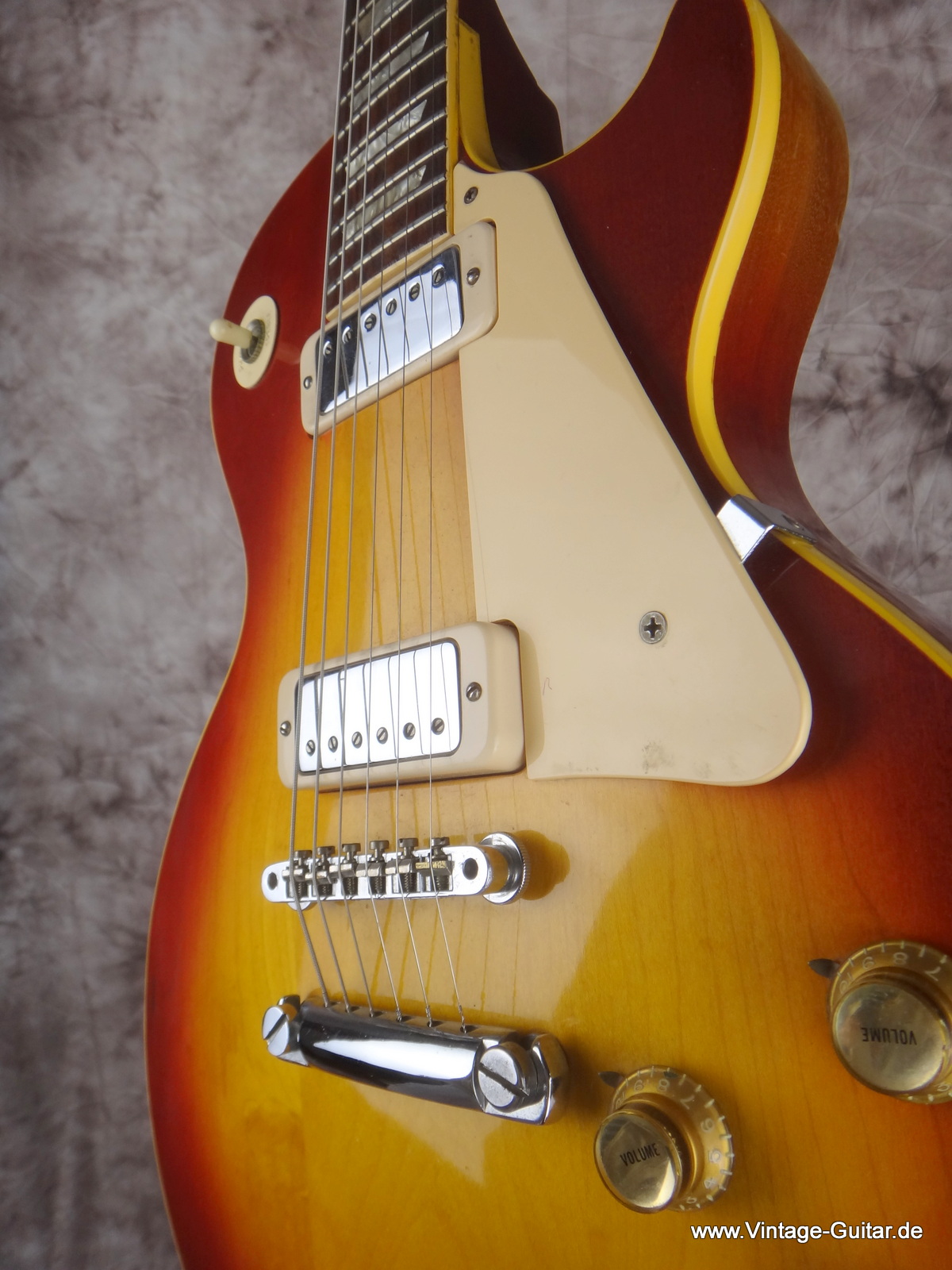 Gibson_Les_Paul-Deluxe-cherry-burst-1972-009.JPG