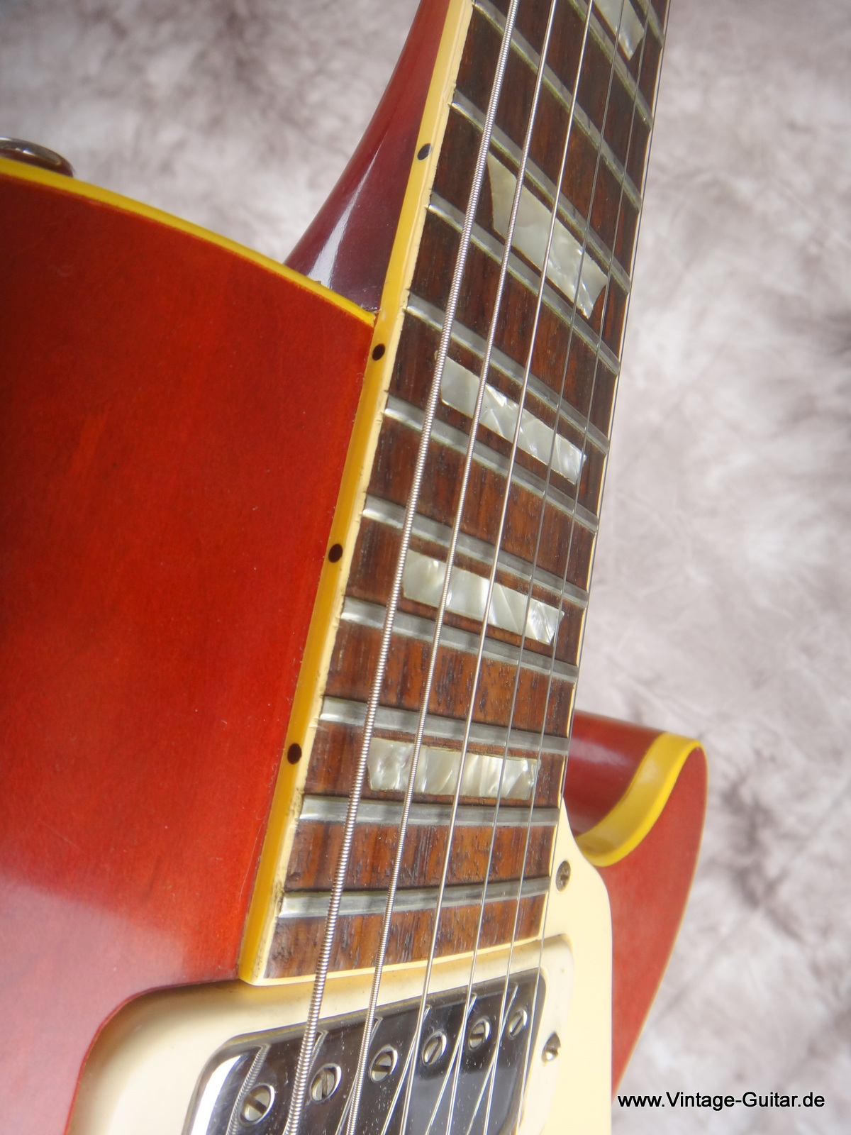 Gibson_Les_Paul-Deluxe-cherry-burst-1972-012.JPG