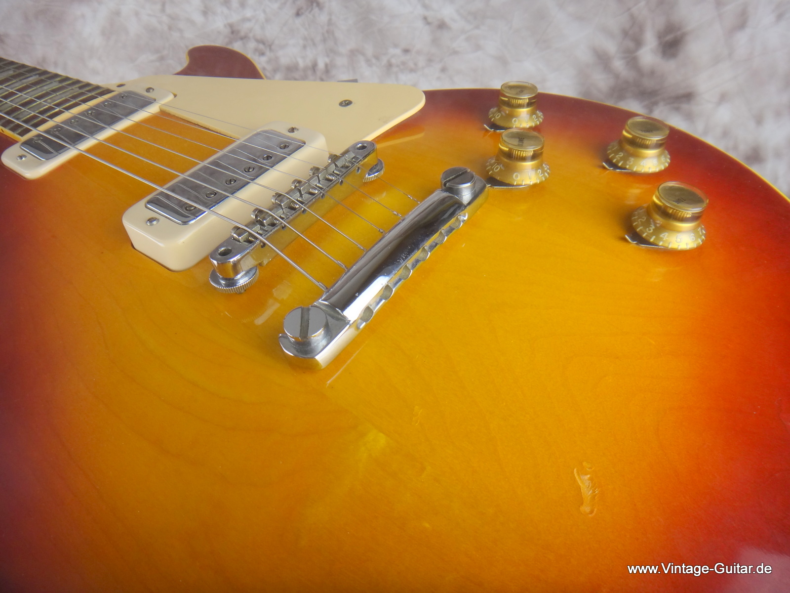 Gibson_Les_Paul-Deluxe-cherry-burst-1972-013.JPG