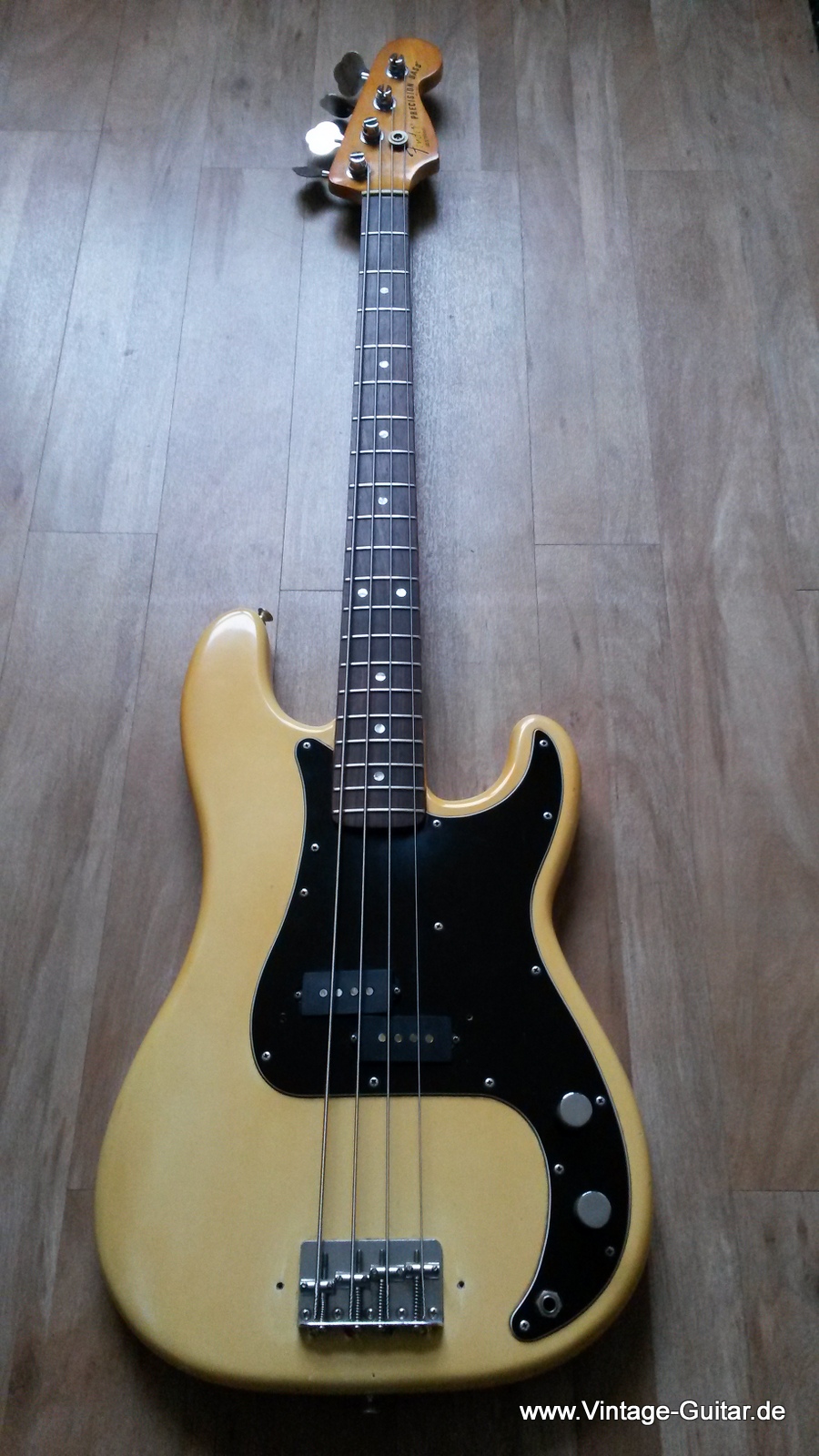 Fender-Precision-Bass_1979-olympic_white-001.jpg