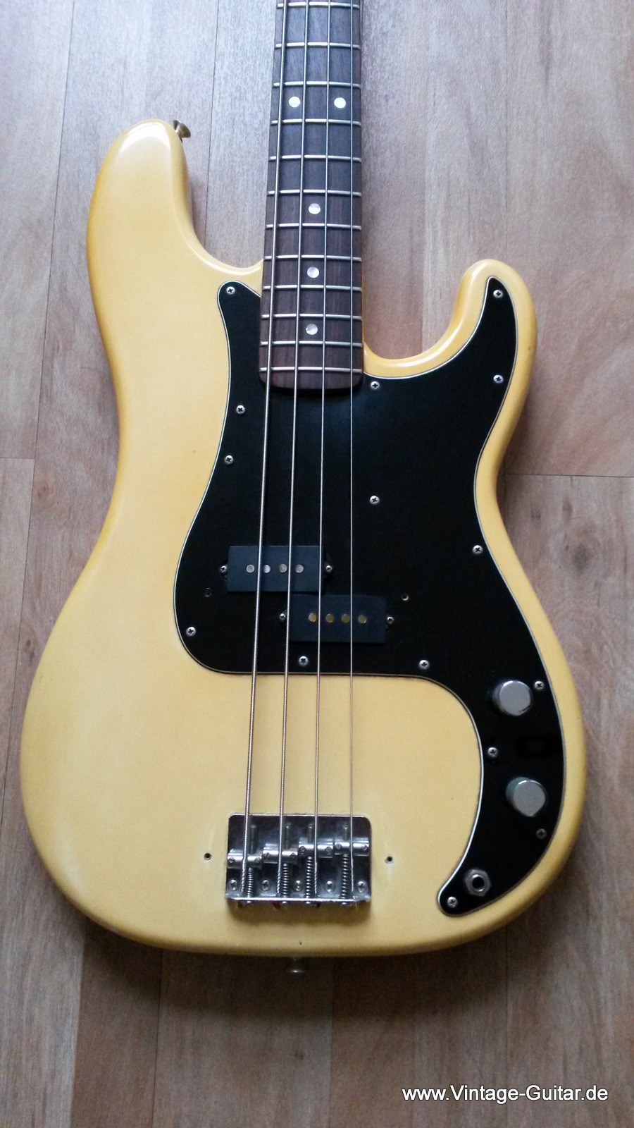 Fender-Precision-Bass_1979-olympic_white-002.jpg